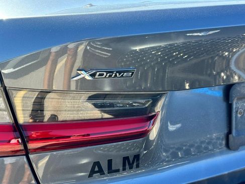 Used 2019 BMW 330i xDrive Sedan w/ Driving Assistance Package image 7