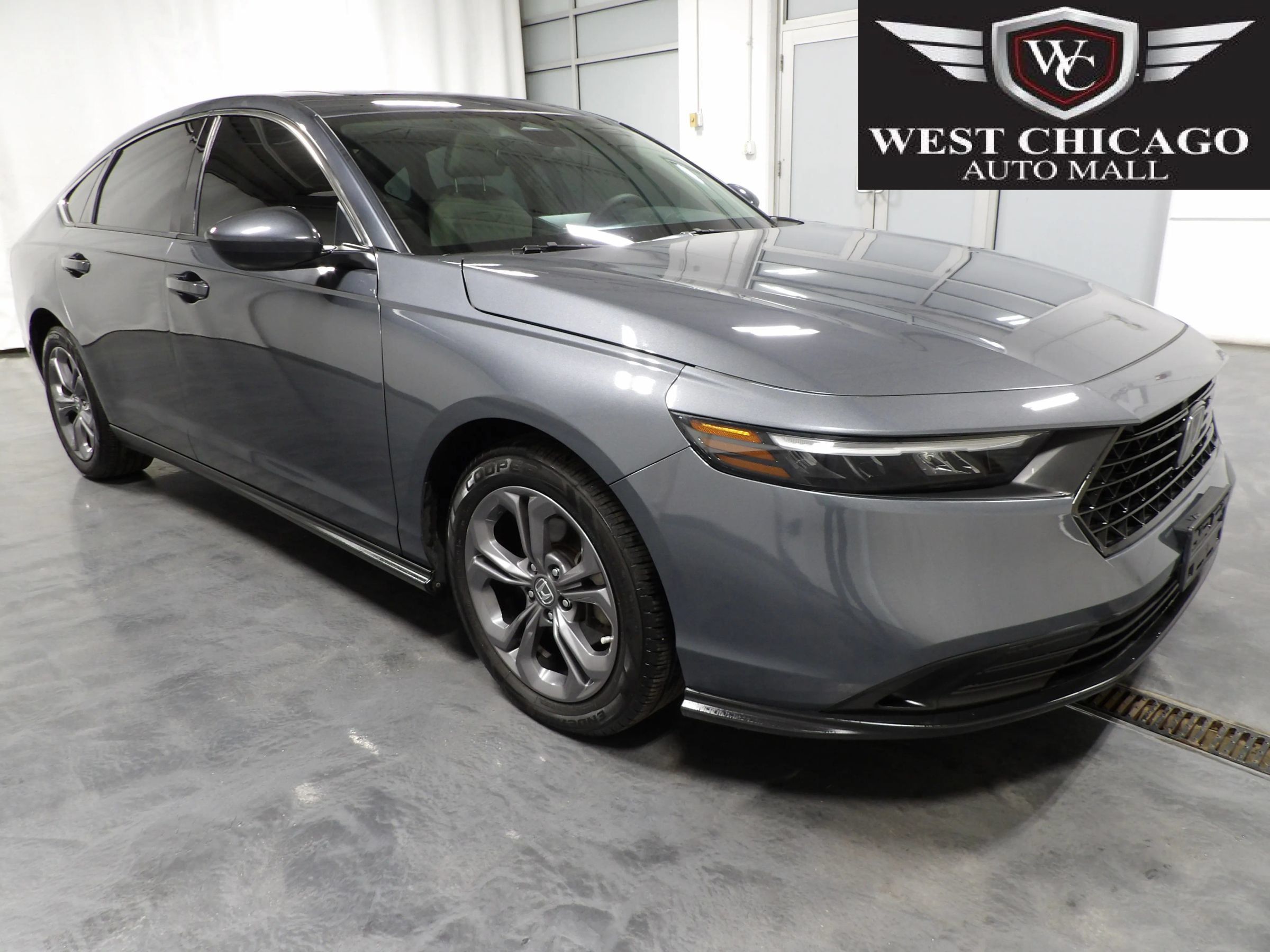 Used 2023 Honda Accord EX image 1