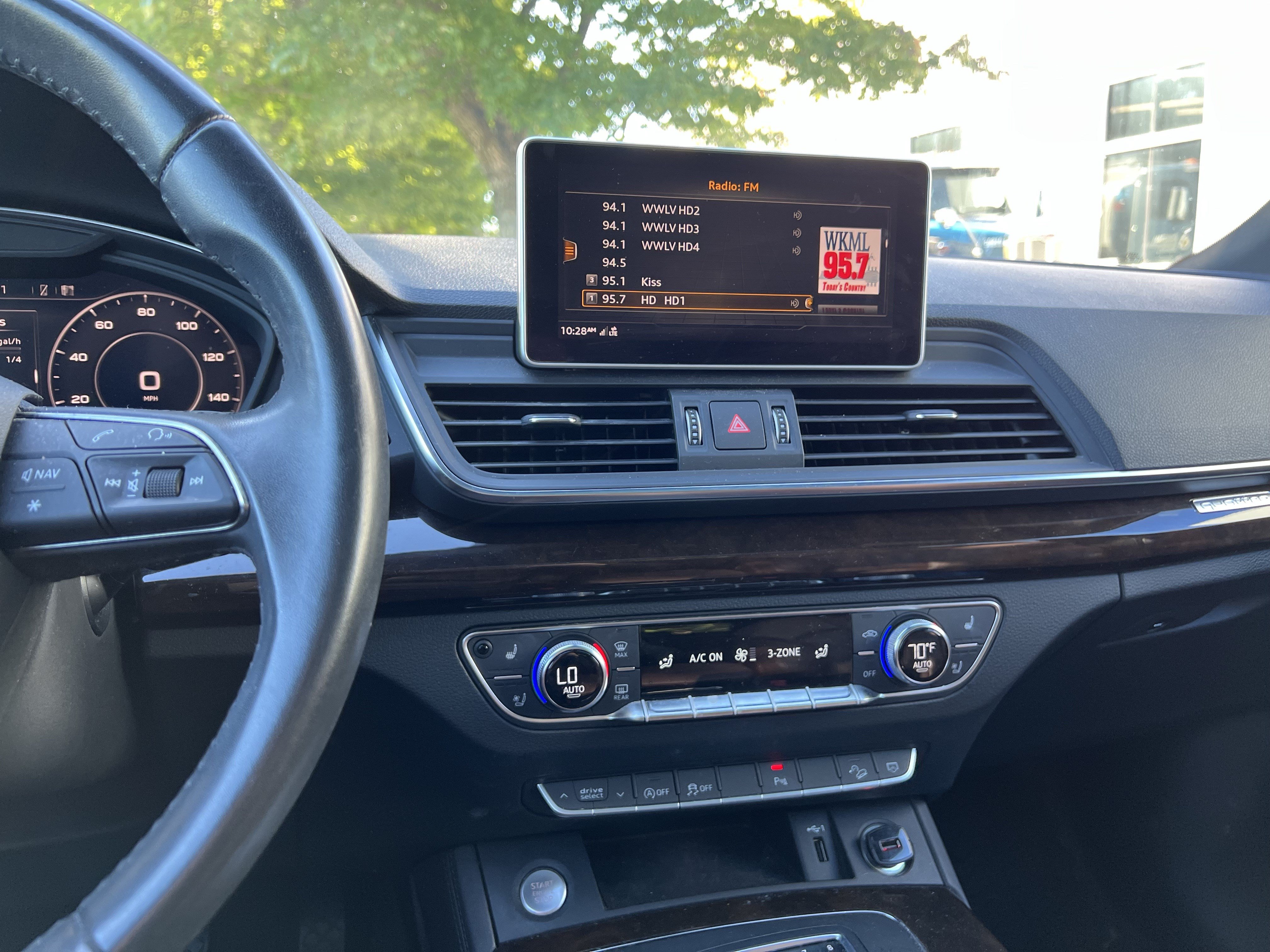 Used 2020 Audi Q5 2.0T Premium Plus w/ Premium Plus Package AWD/4WD image 18
