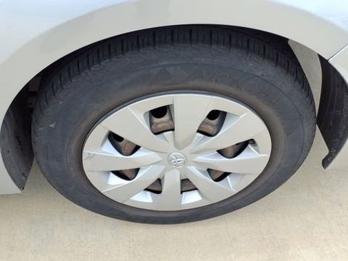 Used 2021 Toyota Corolla L FWD image 8