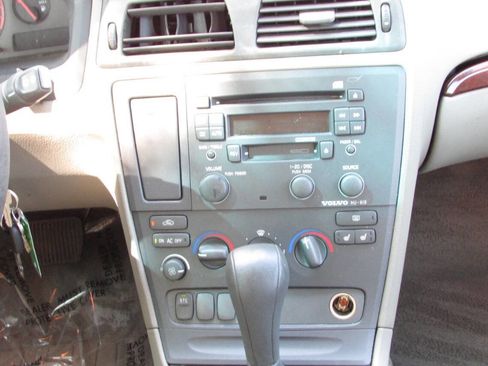 Used 2001 Volvo V70 image 26