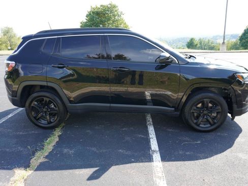 Used 2023 Jeep Compass Latitude w/ Convenience Group AWD/4WD image 5