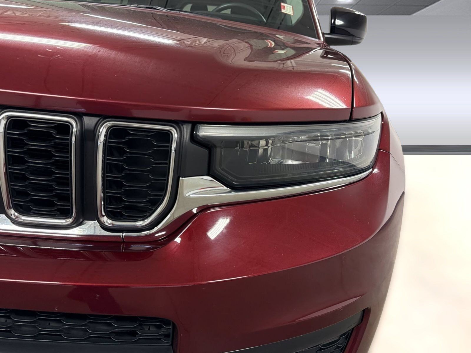 Used 2023 Jeep Grand Cherokee L Laredo RWD image 12