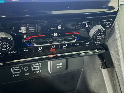 Used 2023 Jeep Grand Cherokee Limited w/ Black Appearance Package image 24