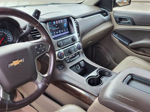 Used 2018 Chevrolet Suburban LT image 25