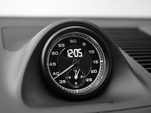 Used 2025 Porsche Macan Turbo image 41