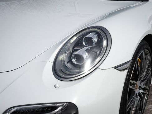 Used 2014 Porsche 911 Turbo S image 6