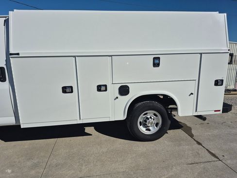 New 2025 Chevrolet Express 3500 w/ Power Convenience Package image 6