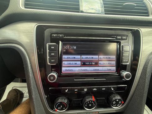 Used 2015 Volkswagen Passat 1.8T SE image 16