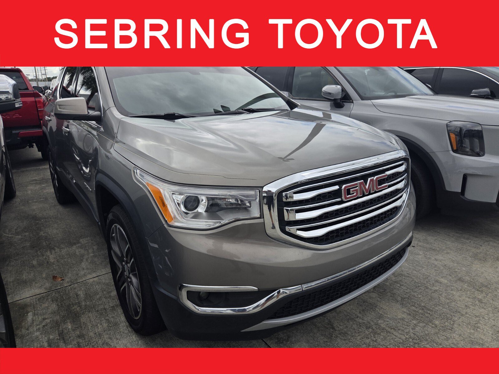 Used 2019 GMC Acadia SLT FWD image 1
