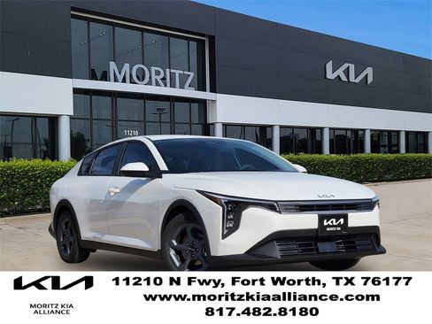 New 2025 Kia K4 LXS image 1