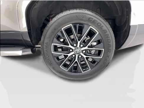 Used 2024 Lexus GX 550 w/ Accessory Package (Z1) AWD/4WD image 11