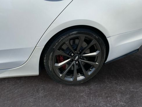 Used 2018 Cadillac CTS V w/ Luxury Package RWD image 9