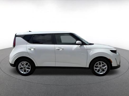 Used 2025 Kia Soul LX w/ LX Technology Package FWD image 15