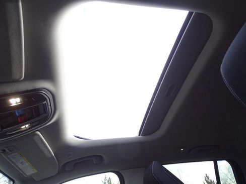 Used 2023 Jeep Grand Cherokee Laredo image 11