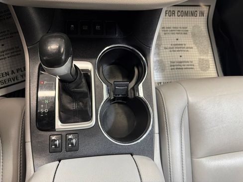 Used 2019 Toyota Highlander XLE AWD/4WD image 33