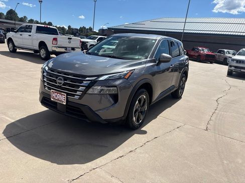 Used 2025 Nissan Rogue SV AWD/4WD image 3