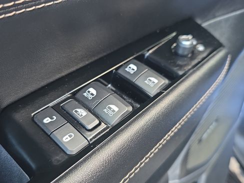 Used 2024 Jeep Wagoneer Series II w/ Flexible Seating Group RWD image 21