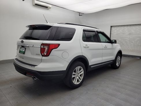 Used 2018 Ford Explorer XLT w/ Equipment Group 202A AWD/4WD image 9