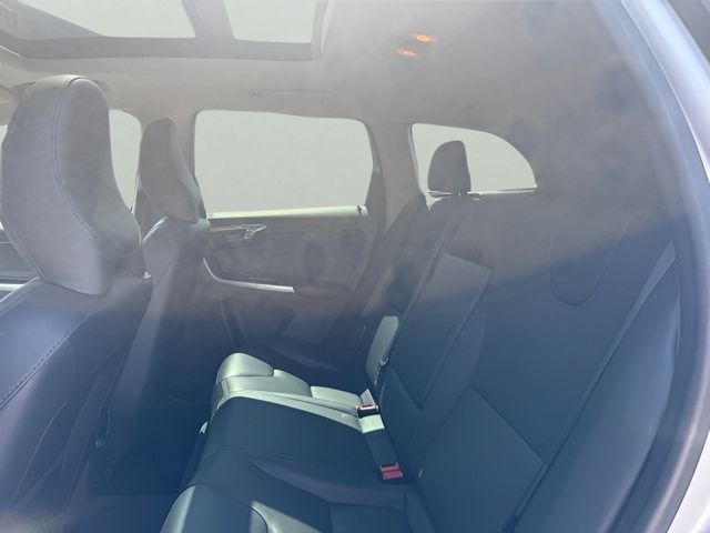 Used 2016 Volvo XC60 T6 AWD/4WD image 12