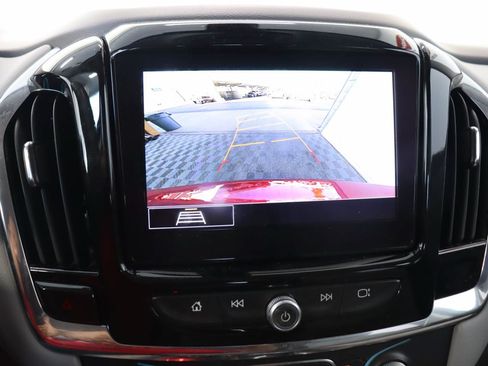 Used 2021 Chevrolet Traverse LT FWD image 12