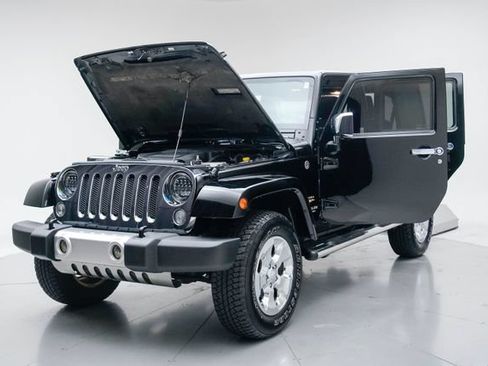 Used 2023 Jeep Wrangler Unlimited Sahara w/ LED Lighting Group AWD/4WD image 15