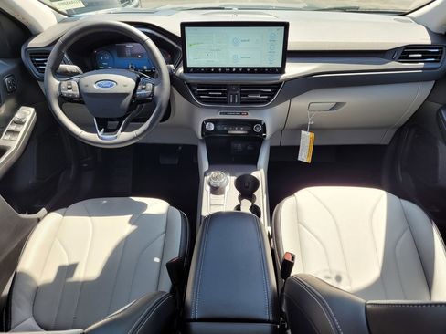 New 2025 Ford Escape SE w/ PHEV Premium Package image 31