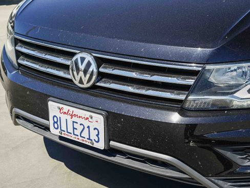 Used 2019 Volkswagen Tiguan SE image 9