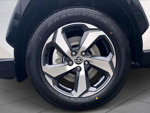 New 2025 Toyota RAV4 SE image 11