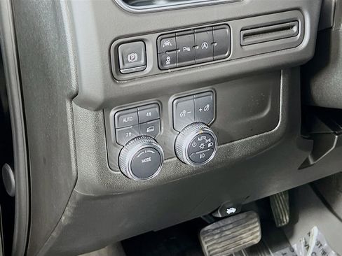 Certified 2024 GMC Yukon SLT w/ LPO, Floor Liner Package AWD/4WD image 9