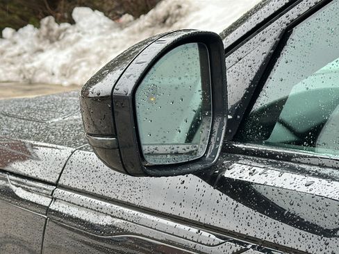 Used 2025 Land Rover Range Rover Velar Dynamic SE image 11