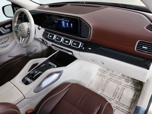 Used 2023 Mercedes-Benz Maybach GLS 600 4MATIC image 41
