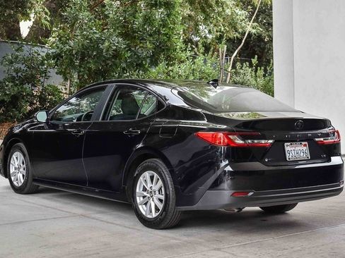 Used 2025 Toyota Camry Hybrid image 4