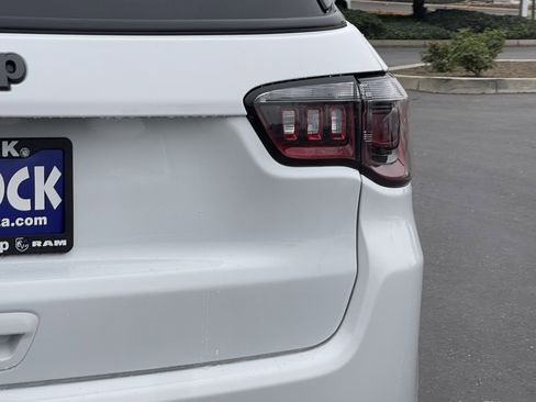 New 2026 Jeep Compass Latitude image 11