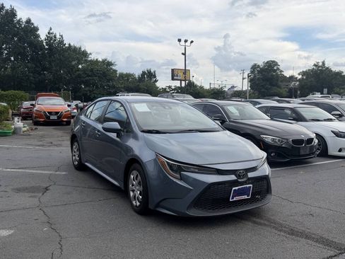 Used 2020 Toyota Corolla LE FWD image 2