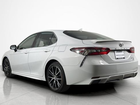 Used 2024 Toyota Camry SE FWD image 3
