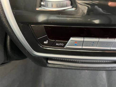 Used 2022 BMW X7 xDrive40i w/ Premium Package image 19