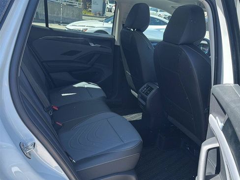 Used 2026 Volkswagen Tiguan SE w/ Panoramic Sunroof Package FWD image 15