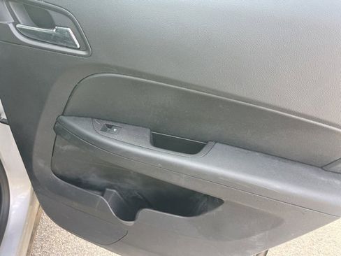 Used 2017 Chevrolet Equinox LS image 22