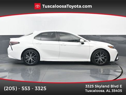 Used 2023 Toyota Camry SE image 1