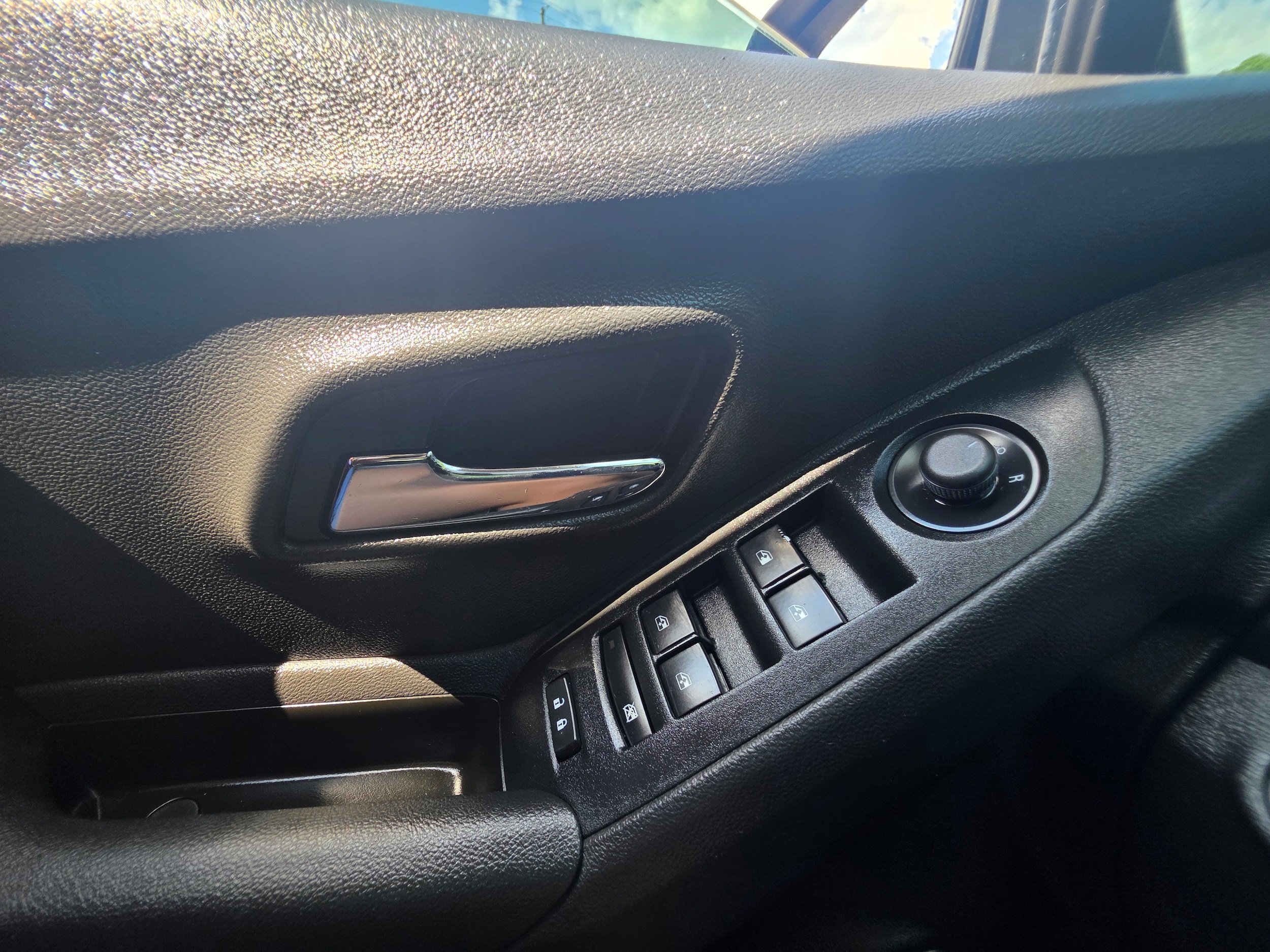 Used 2020 Chevrolet Trax LT w/ LT Convenience Package FWD image 14