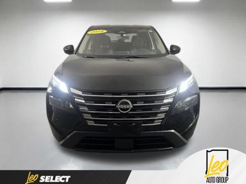 Used 2024 Nissan Rogue SV AWD/4WD image 2