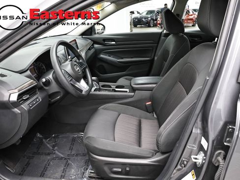 Used 2025 Nissan Altima 2.5 SV FWD image 14