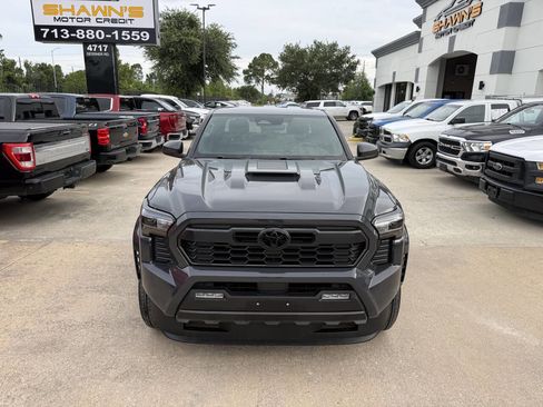 Used 2024 Toyota Tacoma TRD Sport AWD/4WD image 38