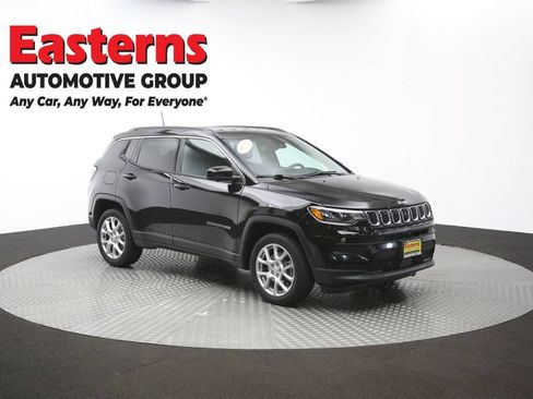 Used 2024 Jeep Compass Latitude AWD/4WD image 47