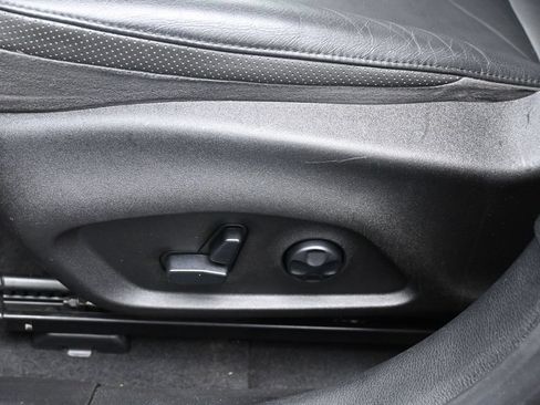 Used 2018 Jeep Renegade Limited w/ UConnect 8.4 Nav Group FWD image 20