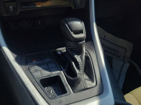 Used 2021 Toyota RAV4 LE image 35