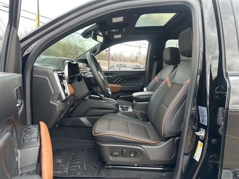Used 2024 GMC Canyon AT4 w/ Canyon Safety Plus Package AWD/4WD image 9