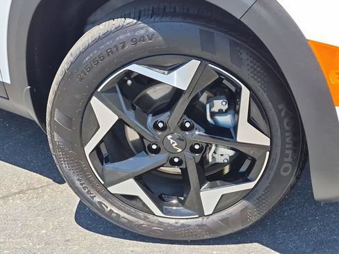 Certified 2025 Kia Seltos S FWD image 11