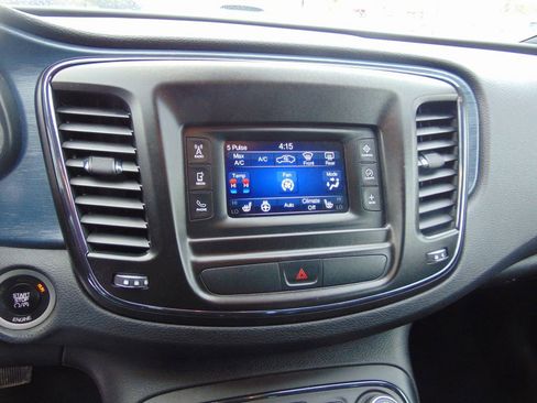 Used 2015 Chrysler 200 S w/ Comfort Group image 18
